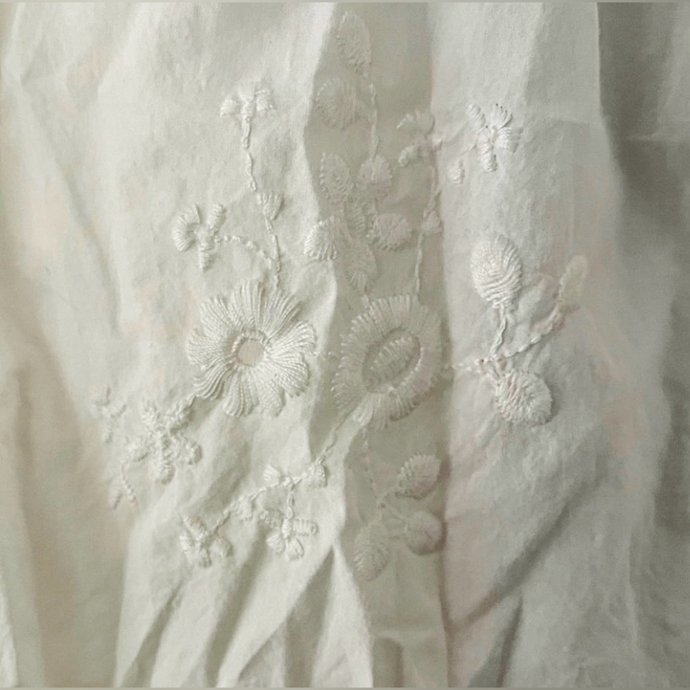 Old Navy White Button-Down. Beautiful Embroidered… - image 2